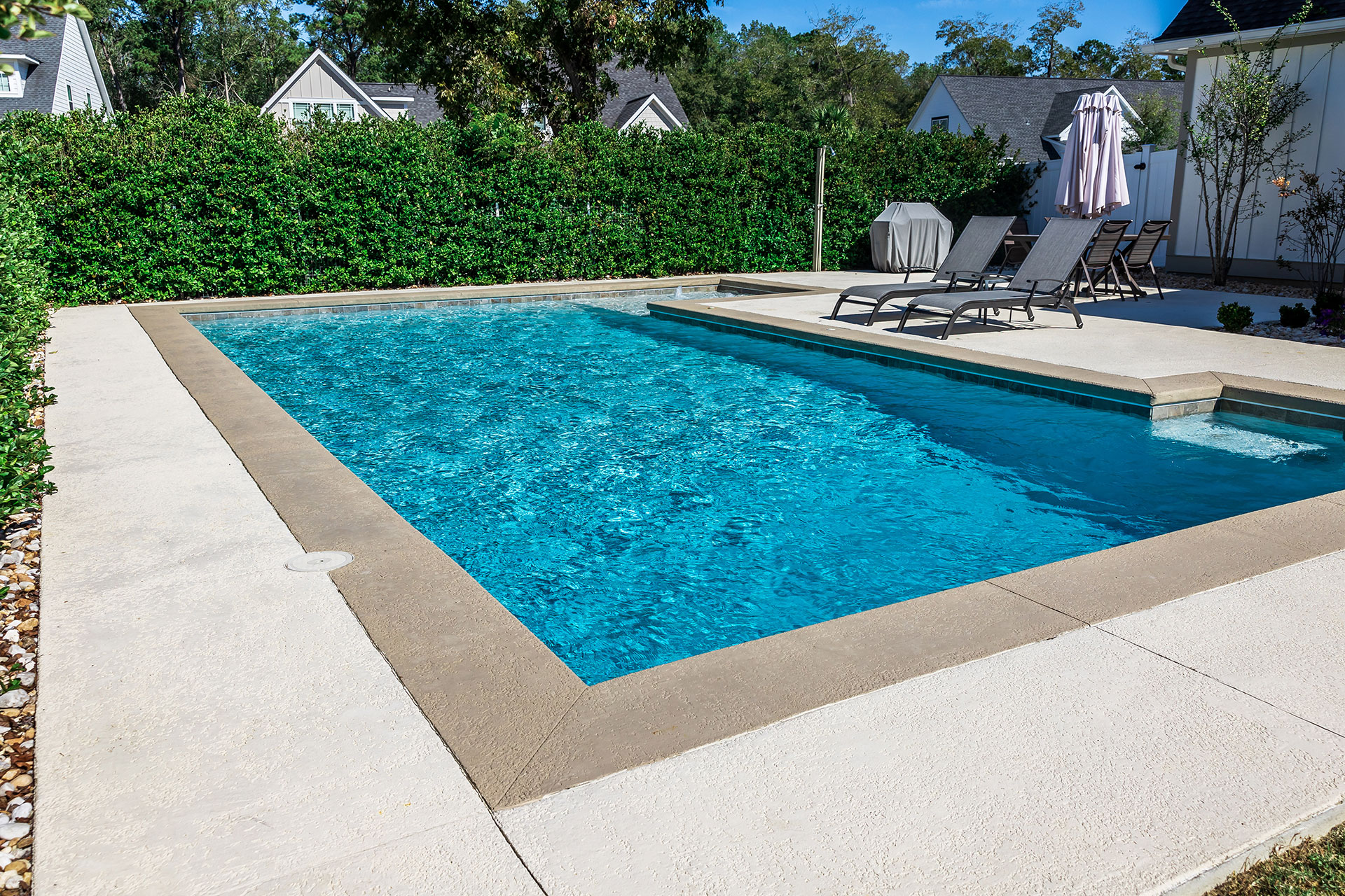why is my swimming pool losing water when pump off